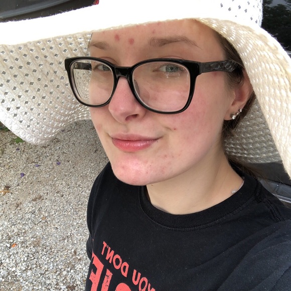 Meet Ashley and Welcome to my Closet! - Picture 2 of 10